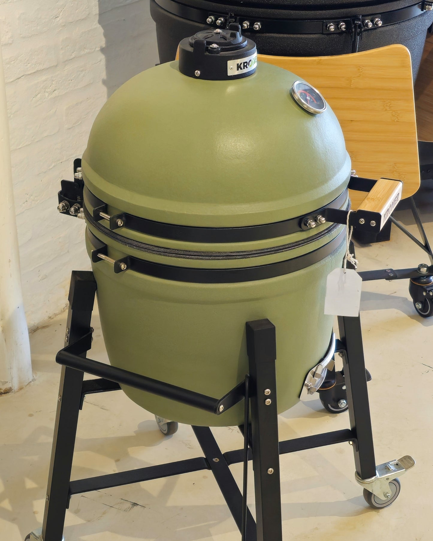 Kamado BDF de 15 pulgadas pack verde ideal para terrazas de apartamentos.