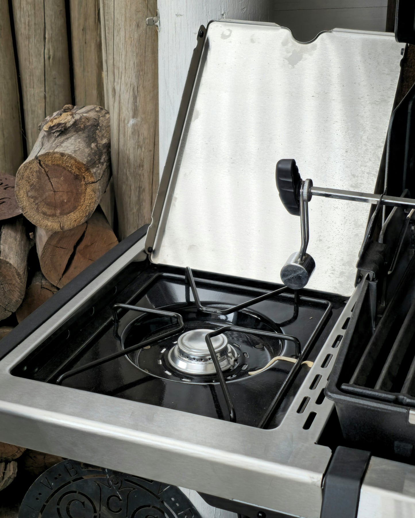 Barbacoa profesional a gas Broil King Baron 420 con 4 quemadores.