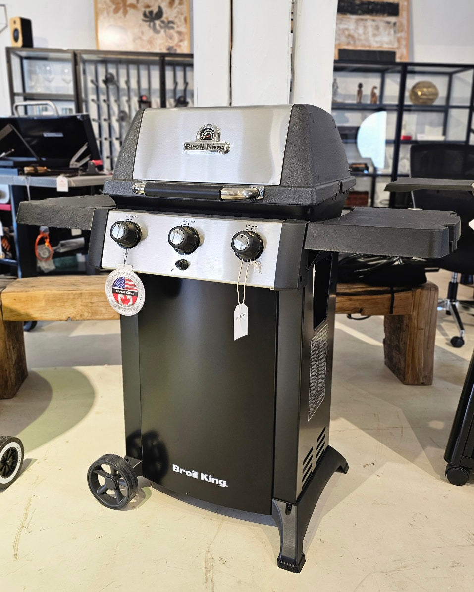Barbacoa a gas Broil King Gem 320 con envío y armado gratis.