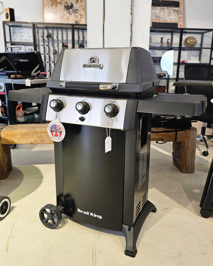 Barbacoa a gas Broil King Gem 320 con envío y armado gratis.