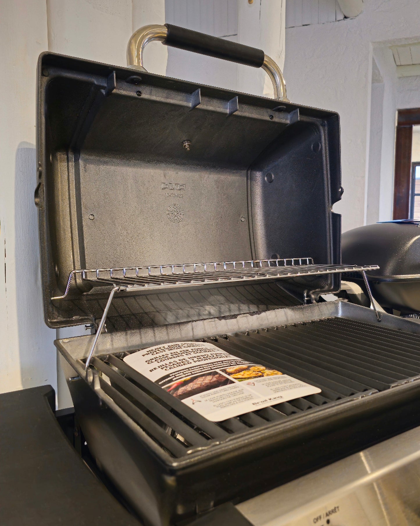 Barbacoa a gas Broil King Gem 320 con envío y armado gratis.