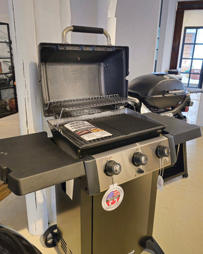 Barbacoa a gas Broil King Gem 320 con envío y armado gratis.