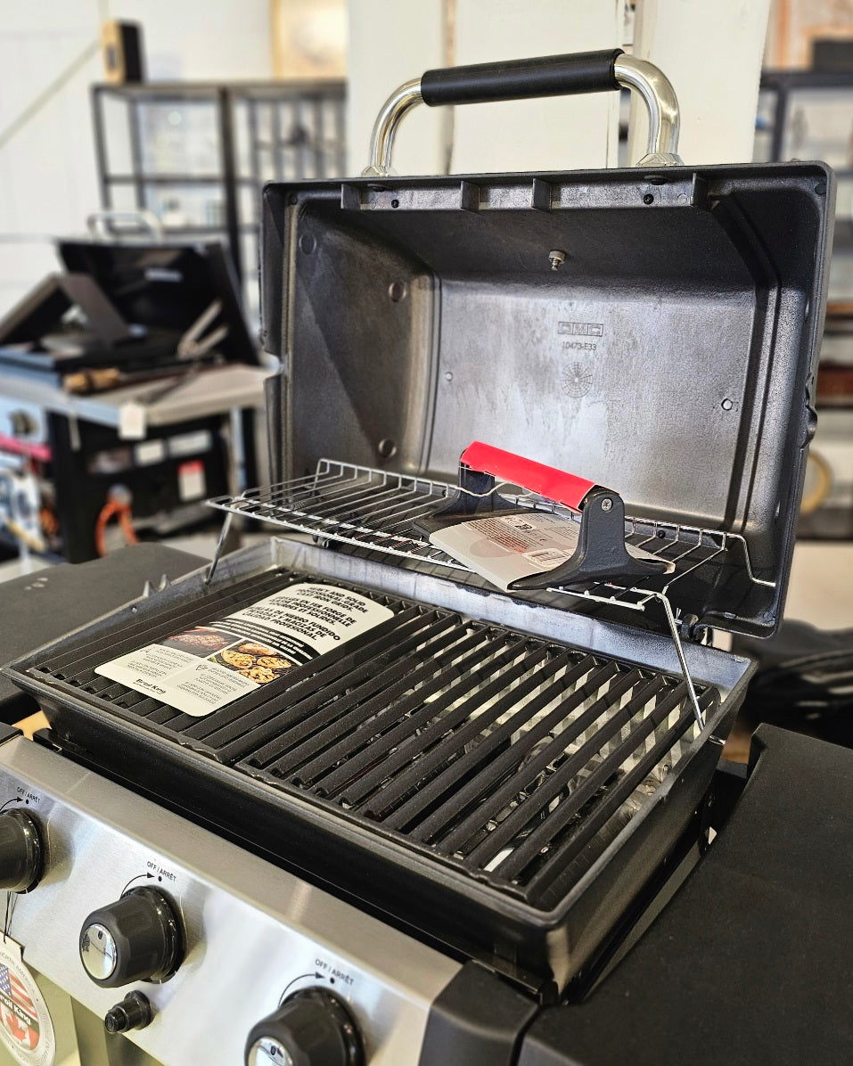 Barbacoa a gas Broil King Gem 320 con envío y armado gratis.