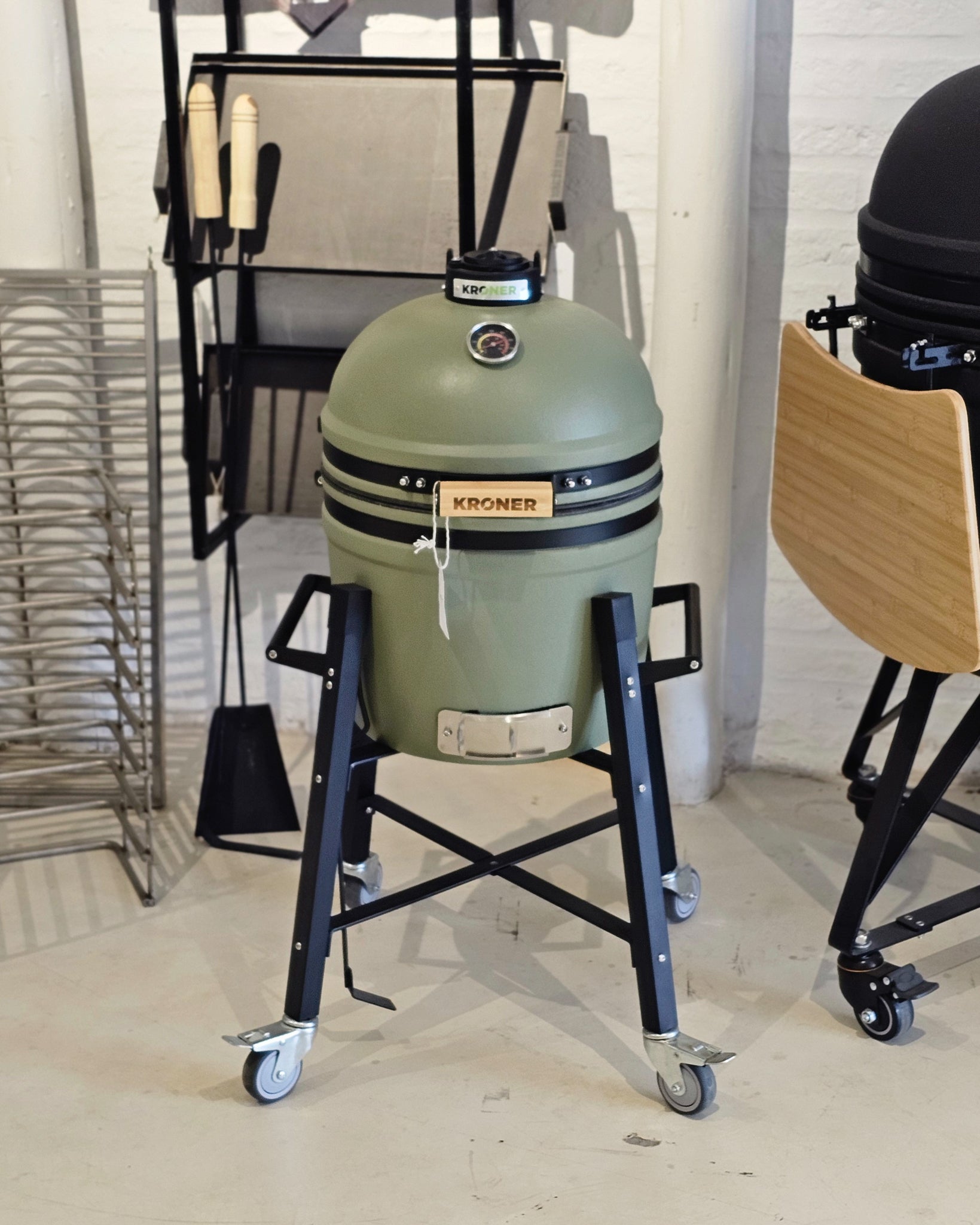 Kamado BDF de 15 pulgadas pack verde ideal para terrazas de apartamentos.