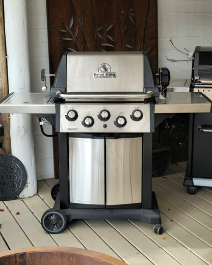 Barbacoa profesional a gas Broil King Baron 420 con 4 quemadores.