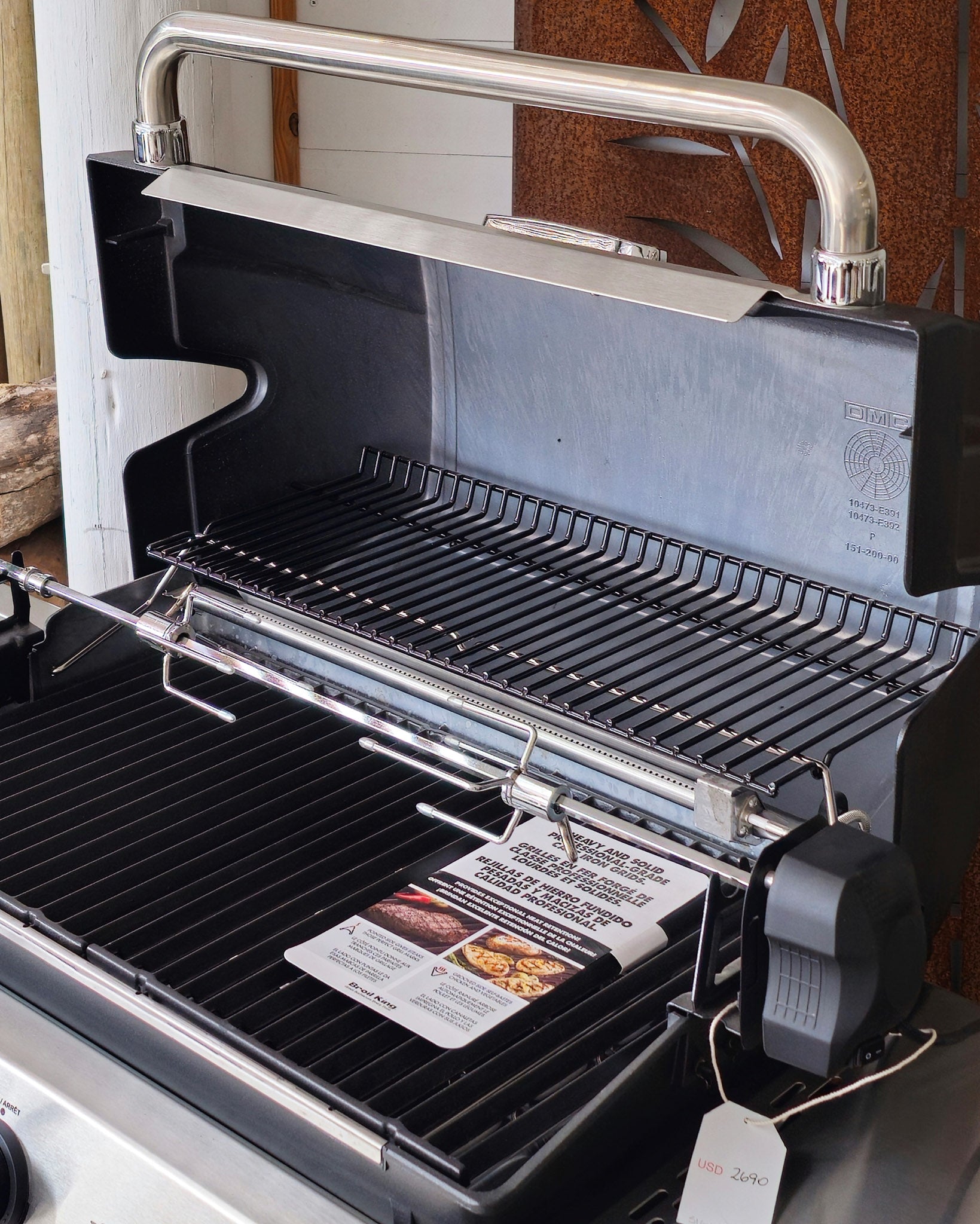 Barbacoa profesional a gas Broil King Baron 420 con 4 quemadores.