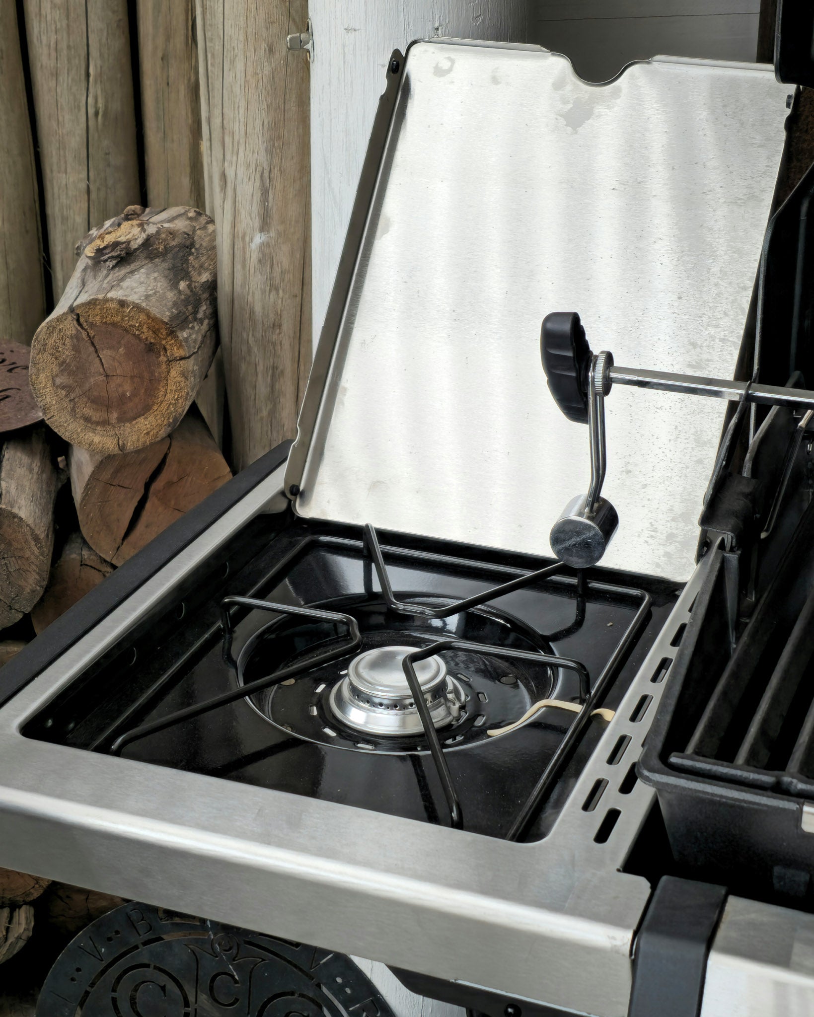 Barbacoa profesional a gas Broil King Baron 420 con 4 quemadores.