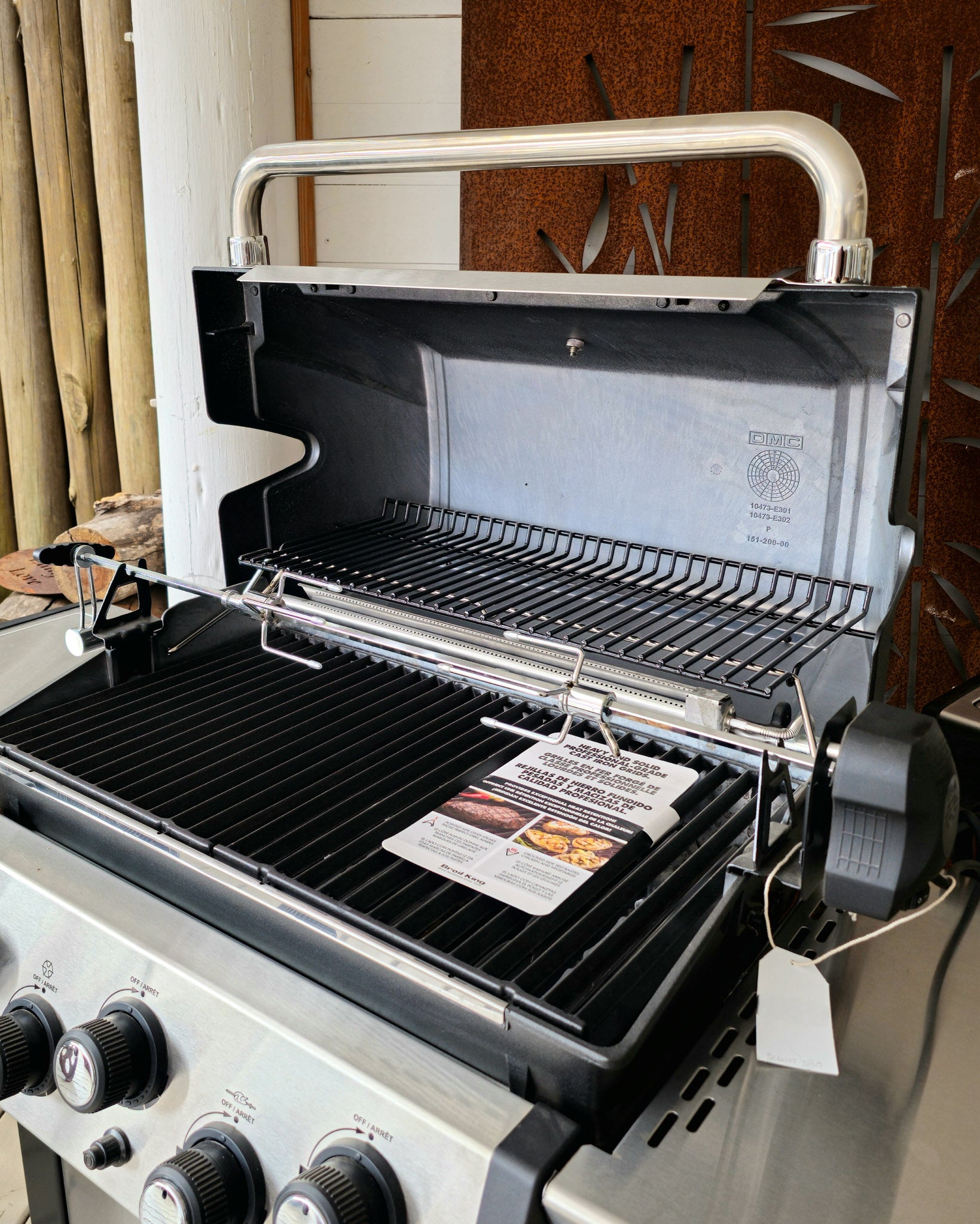 Barbacoa profesional a gas Broil King Baron 420 con 4 quemadores.